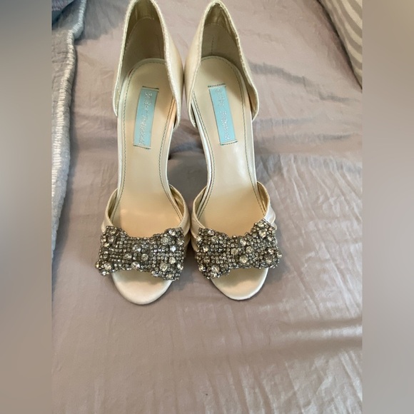 Betsey Johnson heels diamond bow white satin - Picture 1 of 8